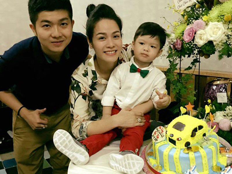 Nhật Kim Anh từng bị chồng cũ Bửu Lộc tố cố tình chọn những thời điểm con đi học hay phải nghỉ ngơi để đón con khi nữ diễn viên cho rằng anh nhiều lần ngăn cản cô gặp con.