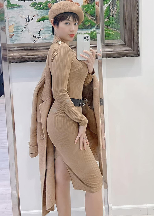 Không cần mặc hở bạo, Thanh Hương vẫn cuốn hút nhờ hình thể thon gọn.