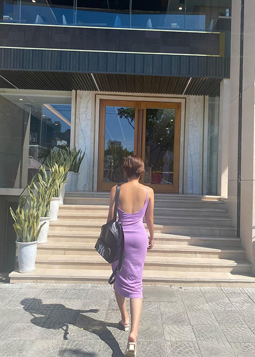 Vóc dáng của Thanh Hương rất săn chắc, gợi cảm.