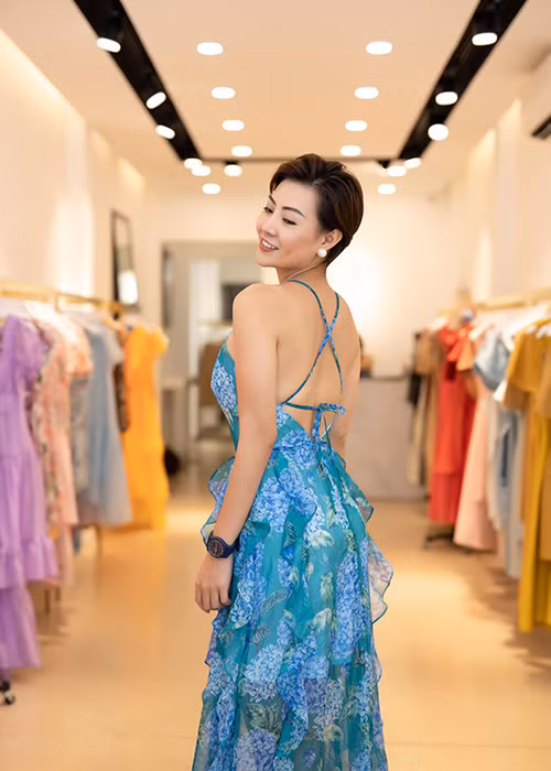 Vẻ gợi cảm của nữ diễn viên khiến người đối diện khó rời mắt.