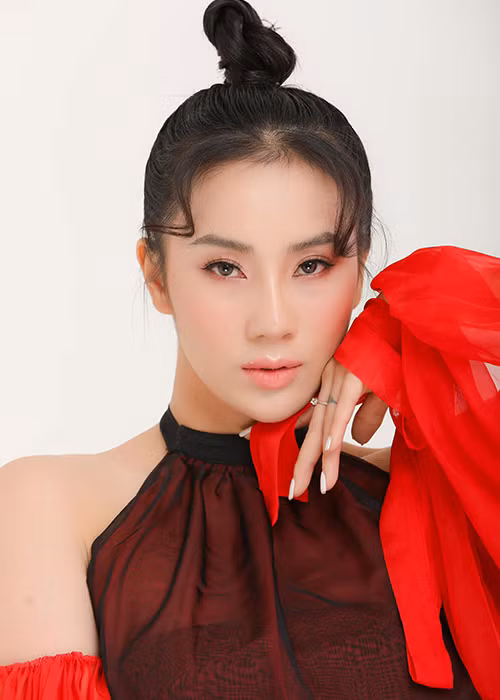 Trước đây, Phạm Lịch xây dựng phong cách cá tính.