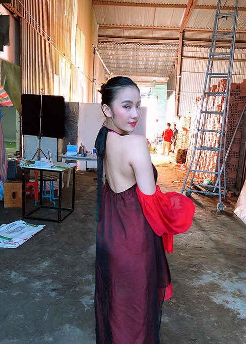 Tân quán quân Gương mặt thân quen chuộng phong cách gợi cảm.