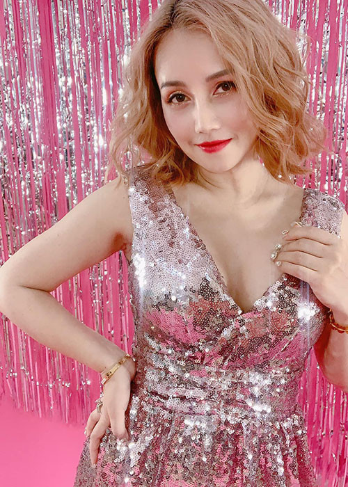 Hoàng Yến chỉnh sửa mũi và nâng ngực.