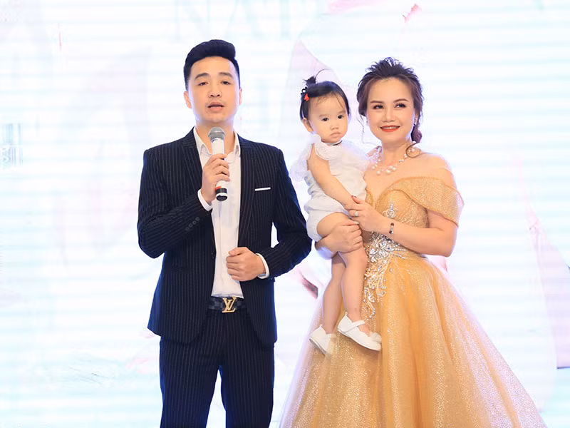 Phía người chồng cũ thứ 4 của Hoàng Yến giữ im lặng sau ồn ào ly hôn.