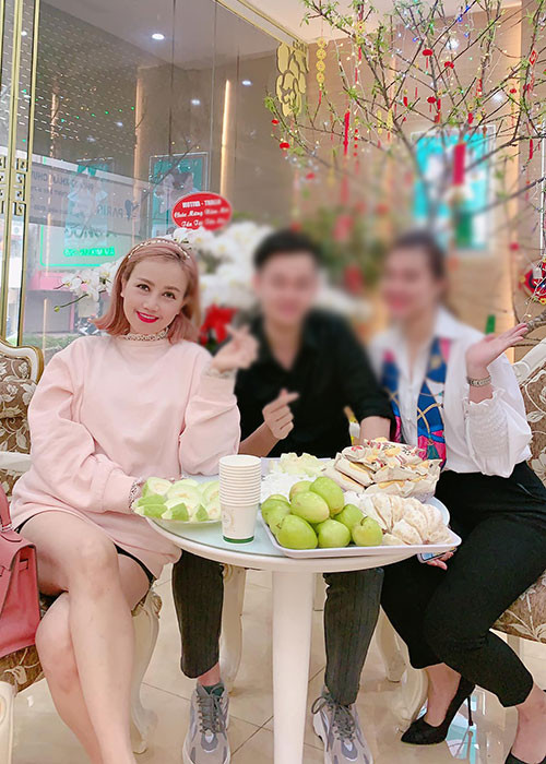 Sau những đổ vỡ hôn nhân, nữ diễn viên là người nuôi con.