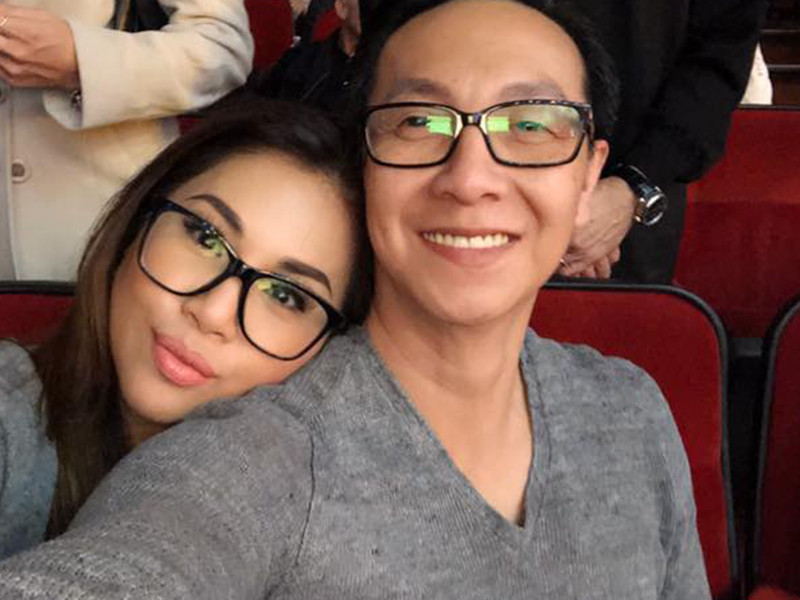 Trong giai đoạn thập niên 90, ca sĩ Minh Tuyết cùng chị gái Cẩm Ly là cặp song ca nổi tiếng. Sau đó, Minh Tuyết sang Mỹ và định cư. Ở xứ cờ hoa được 3 năm, cô quen biết Diệp Nghi Keith - một doanh nhân Việt kiều giàu có và bằng tuổi Minh Tuyết.