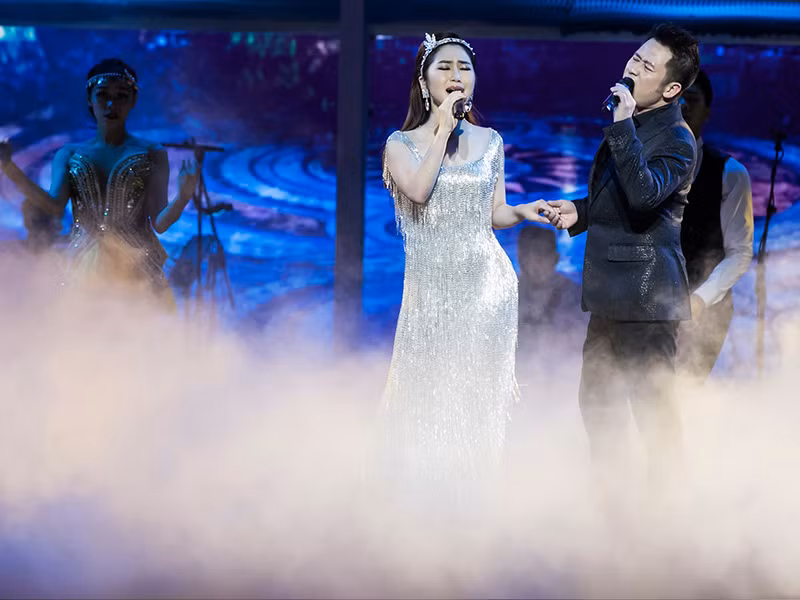 Ở Mỹ, Hương Tràm vẫn đi hát để có thêm tiền chi tiêu cũng như vơi bớt nỗi nhớ nghề.