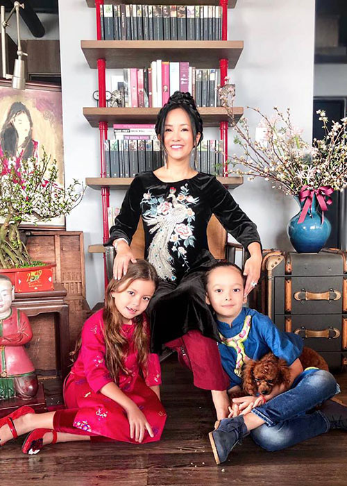 Không ít khán giả cho rằng Hồng Nhung cuốn hút nhất khi mặc áo dài.