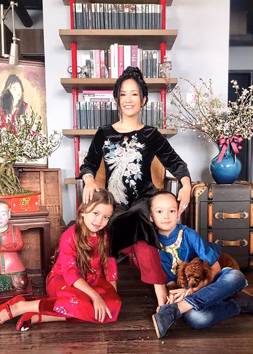 Không ít khán giả cho rằng Hồng Nhung cuốn hút nhất khi mặc áo dài.