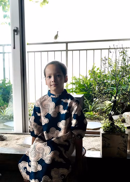 Cặp song sinh lai Tây của Hồng Nhung chăm diện áo dài nhất trong làng giải trí Việt.