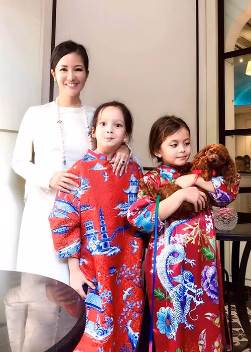 Hiện tại, "Cô Bống" có cuộc sống hạnh phúc bên hai con và bạn trai ngoại quốc.