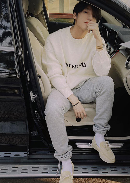 Mới đây, MV "Chúng ta của hiện tại" của Sơn Tùng M-TP bị gỡ khỏi nền tảng Youtube. Hiện tại, MV này dính nghi vấn bị báo cáo vi phạm bản quyền.