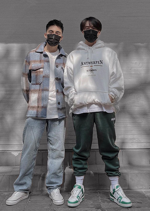 Nam ca sĩ chia sẻ hình ảnh bên em trai.