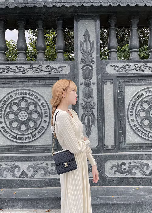 Bạn gái tin đồn của Sơn Tùng M-TP khoe ảnh dạo phố.