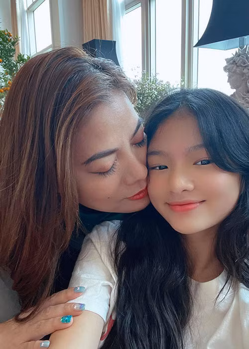 Trương Ngọc Ánh hiện tại tập trung cho các dự án nghệ thuật và dành thời gian chăm sóc con gái.