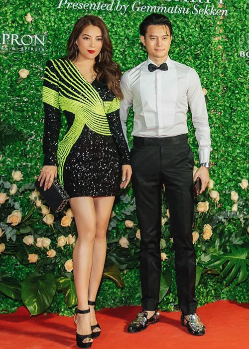 Theo nữ diễn viên, Anh Dũng thuộc công ty giải trí của cô nên việc cả hai thân thiết là điều bình thường.