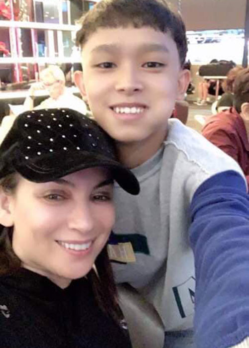 Hồ Văn Cường tâm sự rằng em đôi khi muốn trò chuyện thân thiết với mẹ nuôi nhưng không được rồi dần trở nên khép kín và thích ở một mình.