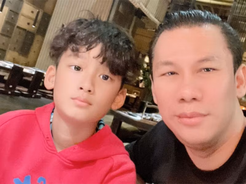 Bé Kỳ Anh đón Tết cùng bố ở Sài Gòn.