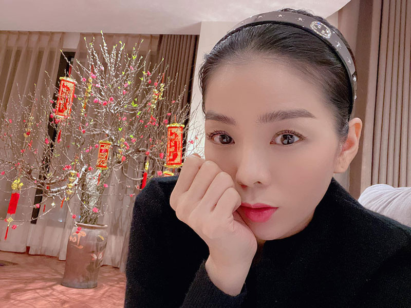 Nữ ca sĩ ra Hà Nội đón Tết cùng mẹ đẻ năm nay đã 80 tuổi sau 10 năm không quây quần.