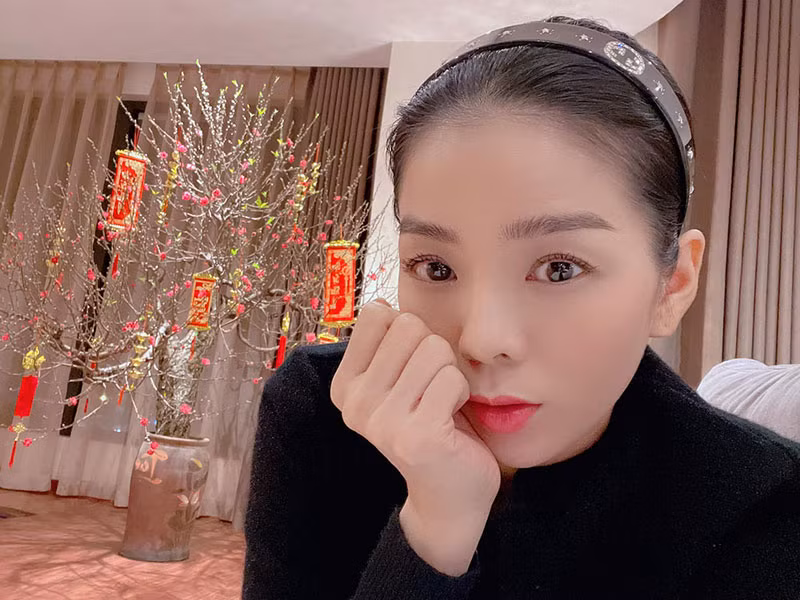 Nữ ca sĩ ra Hà Nội đón Tết cùng mẹ đẻ năm nay đã 80 tuổi sau 10 năm không quây quần.