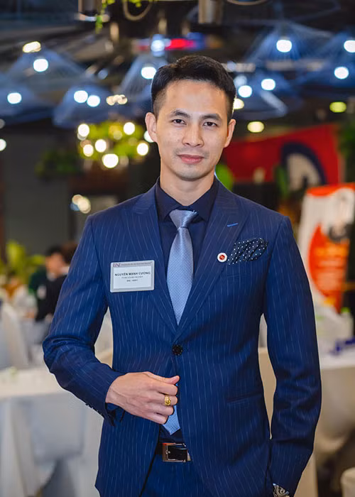 Nam diễn viên còn đóng một số phim hài Tết như "Đại gia chân đất", "Làng ế vợ"…