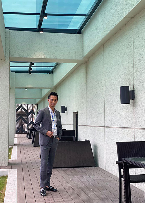 Đảm nhận vai Vỹ trong "Hướng dương ngược nắng" là nam diễn viên Mạnh Cường.