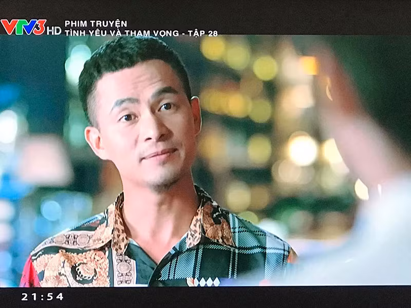 Trong "Tình yêu và tham vọng", Mạnh Cường đảm nhận vai Kỳ Lân - một doanh nhân si mê Tuệ Lâm do Lã Thanh Huyền đóng.