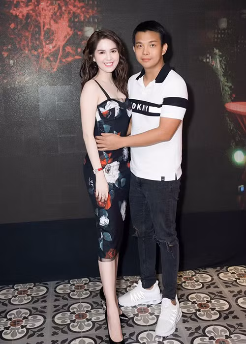 NTK Đỗ Long từng chia sẻ, có lần mua nhà thiếu tiền, phải vay Ngọc Trinh số tiền lớn. Không chỉ lập tức cho vay tiền, nữ người mẫu còn không có ý định đòi lại.