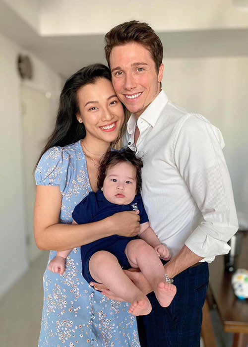 Vợ chồng Hoàng Oanh sẽ ở lại Singapore dịp Tết Nguyên Đán vì dịch vẫn chưa được kiểm soát trên toàn thế giới.