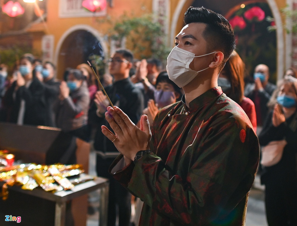 Lê Trung Hiếu (Xã Đàn, Hà Nội) chia sẻ: "Điều ước năm mới của em là cầu cho gia đình có nhiều sức khỏe, công việc được thuận lợi và dịch bệnh mau chóng qua đi để người dân Việt Nam sớm trở lại cuộc sống bình thường".