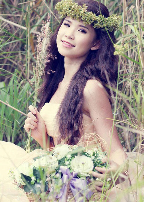 Khởi My có biệt danh “nữ hoàng hội chợ”. Nữ ca sĩ cho biết, cô không sợ biệt danh này bởi việc đi hát hội chợ là cơ hội may mắn để thân thiết và gần gũi với tất cả fan, bạn bè.