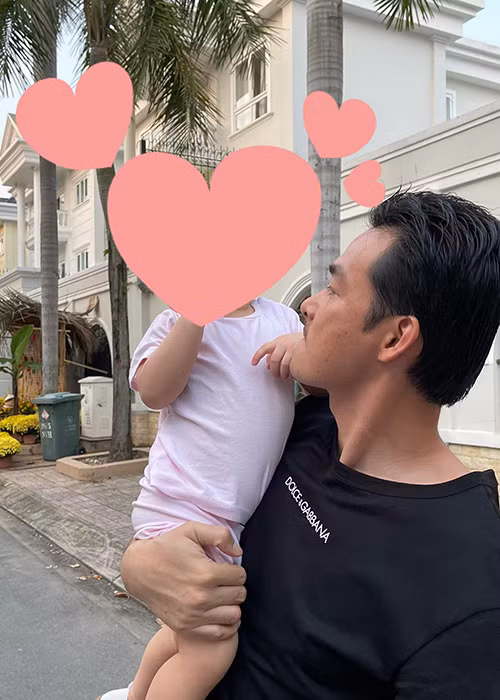 Bé Thanh Nhã là trái ngọt tình yêu của Quách Ngọc Ngoan và doanh nhân Phượng Chanel.