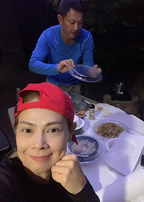 Thanh Thảo khiến không ít người phát ghen bởi được chồng chiều chuộng như hồi mới yêu.