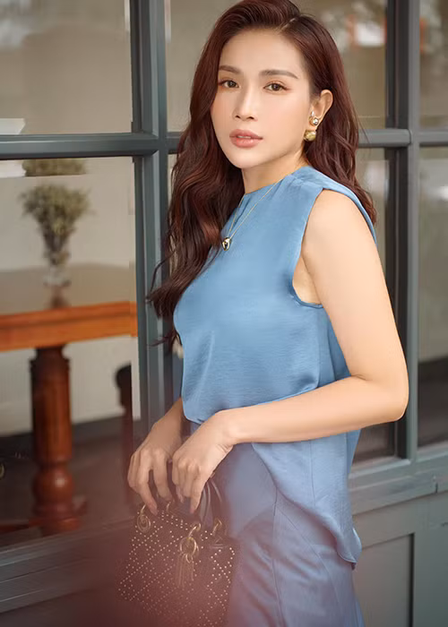 Khả Như khá lận đận trong đường tình duyên. Theo Tổ quốc, nữ diễn viên có mối tình đầu vào năm lớp 10. 5 năm sau đó, chuyện tình của Khả Như tan vỡ.