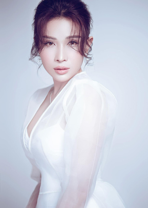 Trường Giang mới đây giục Khả Như kết hôn. Nếu lấy chồng, anh sẽ mừng 100 triệu, tài trợ xe đưa dâu, tặng vest chú rể.