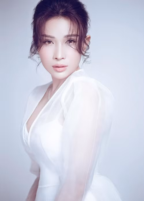 Trường Giang mới đây giục Khả Như kết hôn. Nếu lấy chồng, anh sẽ mừng 100 triệu, tài trợ xe đưa dâu, tặng vest chú rể.