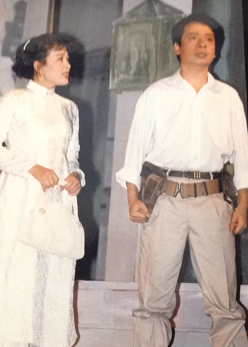 Ngoài ra, ông còn gây ấn tượng khi đóng các vai: Lãm trong “Hà Nội đêm trở gió”, Hai Hùng trong “Ăn mày dĩ vãng”, Cả Khoa trong “Cát bụi”, Bá Nhỡ trong "Tiếng đàn vùng Mê Thảo".