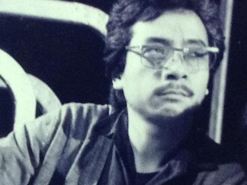 Theo Một thế giới, NSND Hoàng Dũng nổi lên từ nhân vật Phó giám đốc Chính trong vở "Tôi và chúng ta" vào năm 1985.