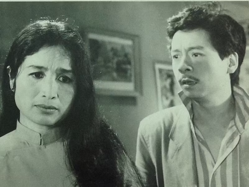 Sau khi tốt nghiệp vào năm 1978, ông đầu quân cho Nhà hát Kịch Hà Nội.