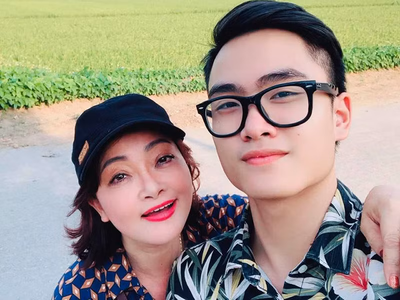 Năm 2012, nghệ sĩ Trọng Bính qua đời. Từ đó, nghệ sĩ Trà My một mình nuôi nấng con trai Trọng Phúc.