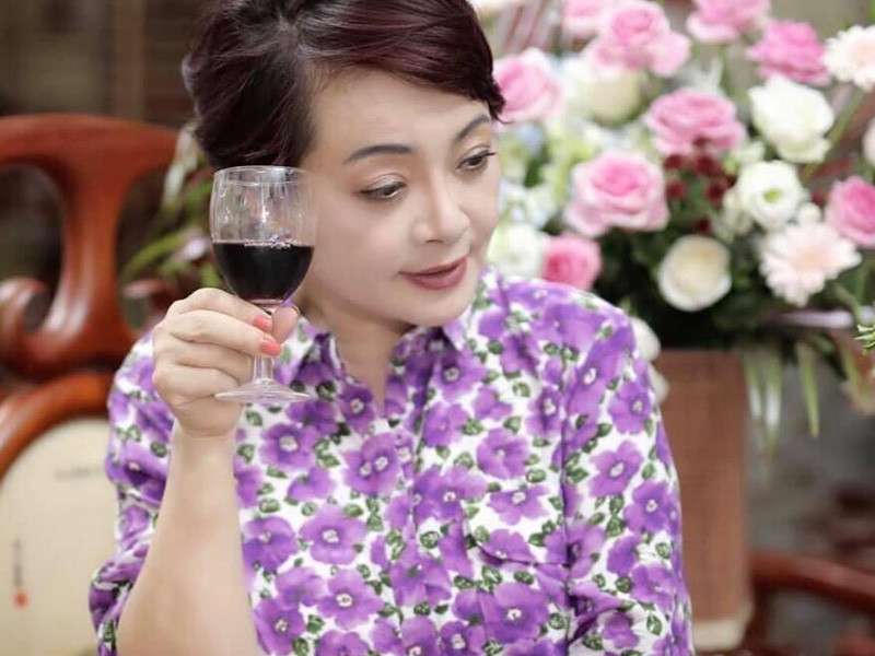 Nghệ sĩ Trà My kết hôn với nghệ sĩ cải lương Quản Trọng Bính vào năm 1986. Theo An ninh thủ đô, cặp đôi có một cậu con trai sau 15 năm làm đám cưới.