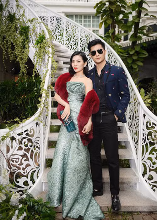 Cả hai sánh đôi dịp Giáng sinh năm 2020. Ảnh: Saostar