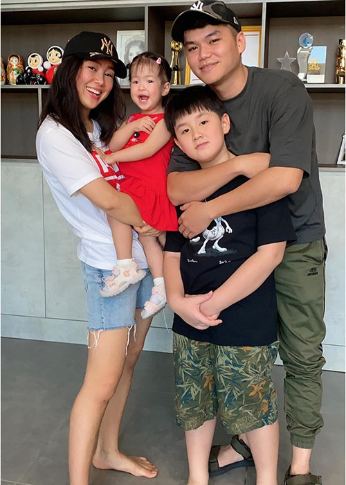 Ông xã của Lê Phương chiều chuộng vợ, hết lòng yêu thương con riêng của Lê Phương.