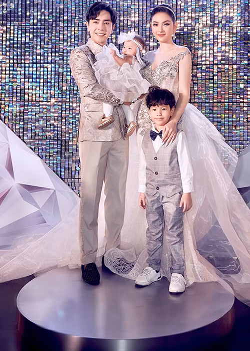 Về khoảng cách tuổi tác, Kin Nguyễn cho biết, nếu như sau này bà xã có những dấu hiệu tuổi tác rõ hơn anh sẽ để râu nhiều hơn. Hiện tại, anh và Thu Thủy có một cô con gái chung.