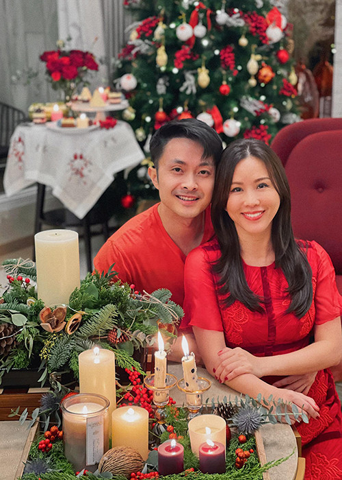 Hoa hậu Thu Hoài hiện tại cũng hạnh phúc bên bạn trai kém tuổi. Nửa kia của cô là doanh nhân Tống Trí, kém Thu Hoài 10 tuổi.