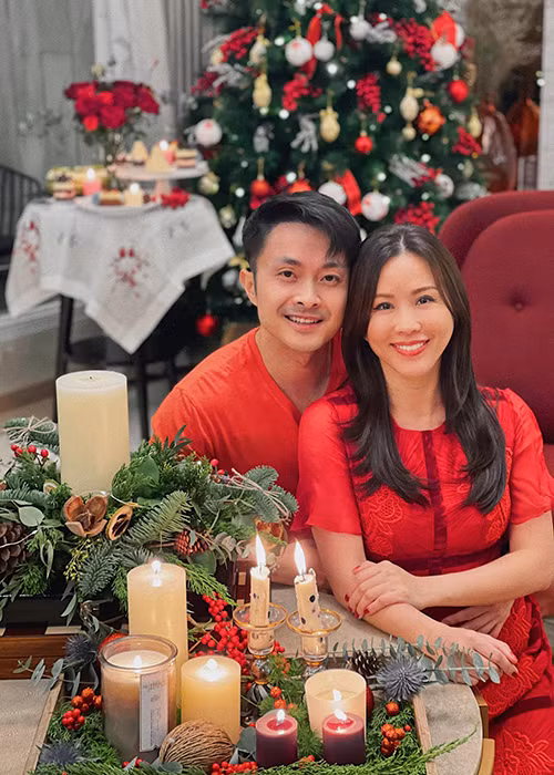 Hoa hậu Thu Hoài hiện tại cũng hạnh phúc bên bạn trai kém tuổi. Nửa kia của cô là doanh nhân Tống Trí, kém Thu Hoài 10 tuổi.