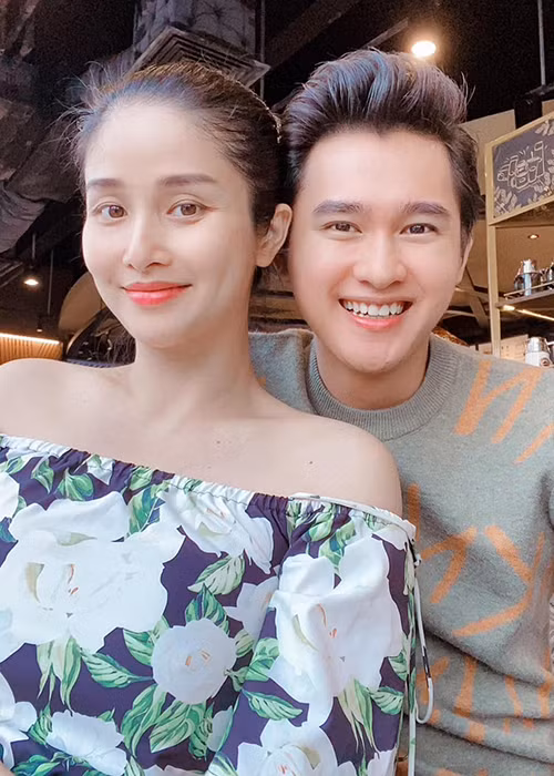 Diễn viên Thảo Trang cũng hạnh phúc bên trai kém tuổi. Cô kết hôn với diễn viên Quang Pháp. Cả hai chênh nhau 8 tuổi. Hiện tại, Thảo Trang mang bầu con trai.