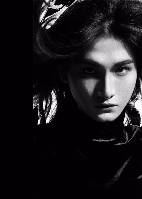 NTK Tín Thái được biết đến là “cha đẻ” của hàng loạt bộ quốc phục đình đám, trong đó có “Huyền đăng hội” của Á hậu Kiều Loan từng lọt vào top 10 phần thi quốc phục tại Miss Grand International 2019.