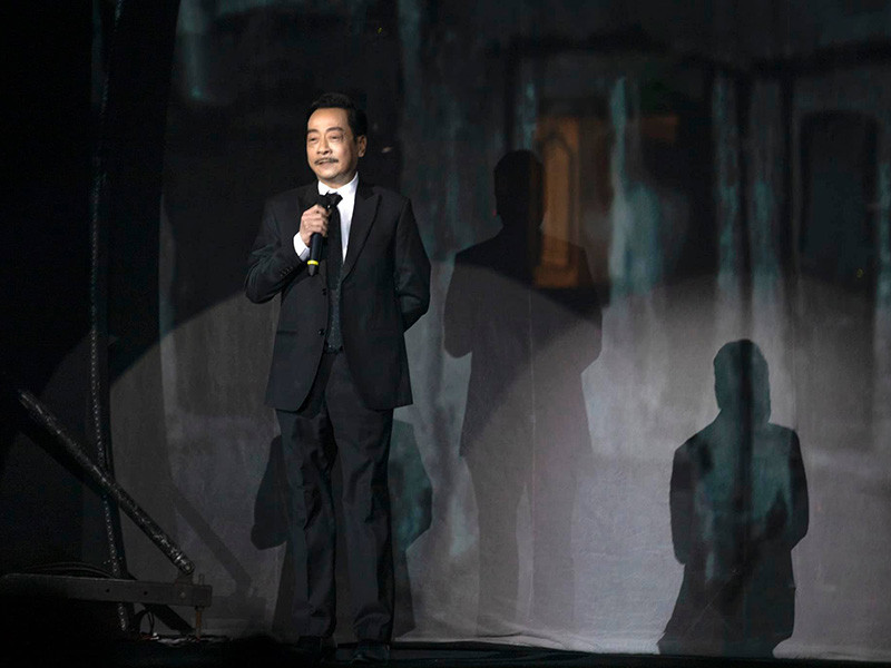 Nghệ sĩ Hoàng Dũng đăng tải hình ảnh vào đầu tháng 12/2020. Kèm theo đó, ông viết: "Thử thêm nghề mới vậy".