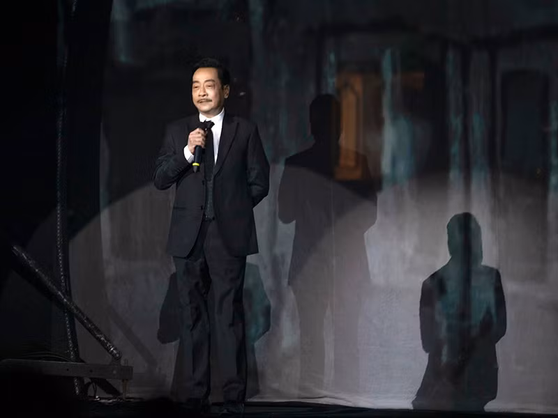 Nghệ sĩ Hoàng Dũng đăng tải hình ảnh vào đầu tháng 12/2020. Kèm theo đó, ông viết: "Thử thêm nghề mới vậy".